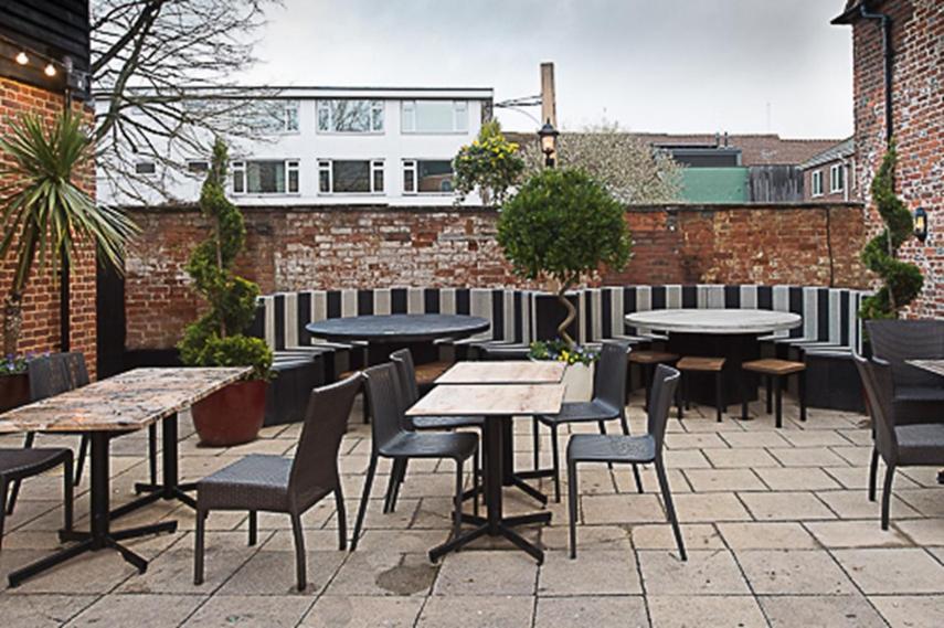 The Hatchet Inn Wetherspoon Newbury  Bagian luar foto